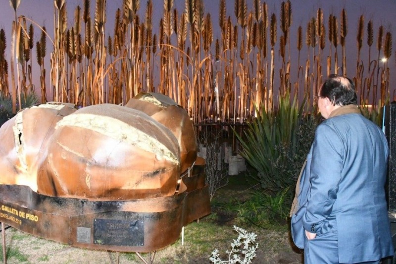 Saladillo inaugur su monumento a la Galleta de piso